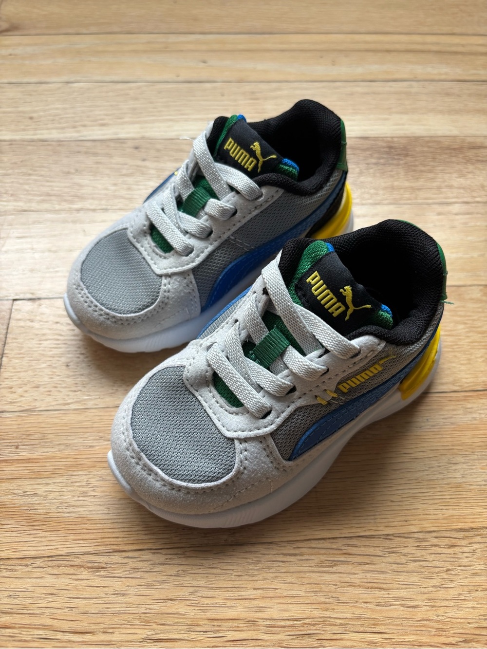 NWOT PUMA baby sneakers size 5 /EUR 20